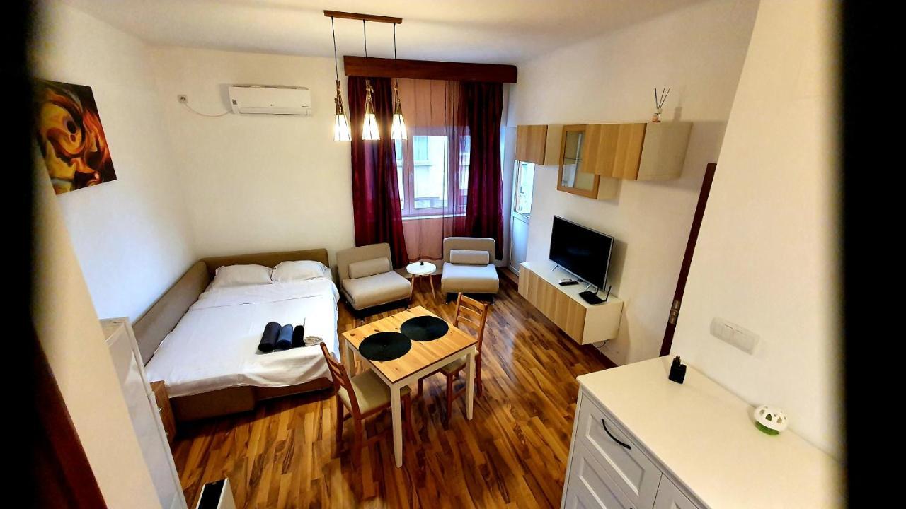 Ultracentral Apartament With Balcony - Old Town Bükreş Dış mekan fotoğraf